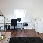 Zimmer In Innenstadtwohnung בית אירוח