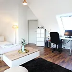Zimmer In Innenstadtwohnung *