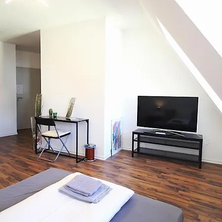 Zimmer In Innenstadtwohnung 홈스테이 *