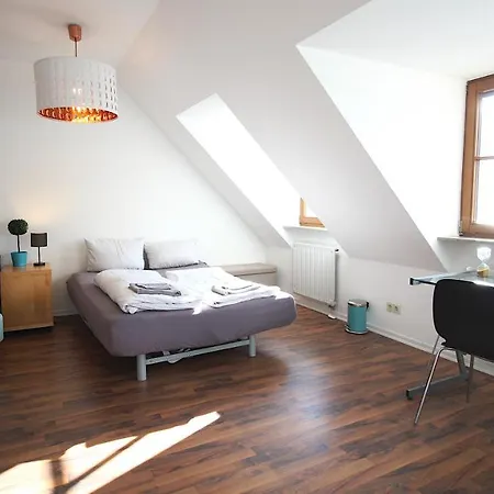 홈스테이 Zimmer In Innenstadtwohnung *