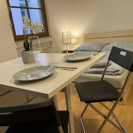 홈스테이 Zimmer In Innenstadtwohnung *