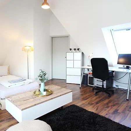 Zimmer In Innenstadtwohnung *